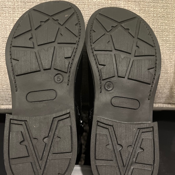 Left & Right Boots - Kids - Picture 2 of 4